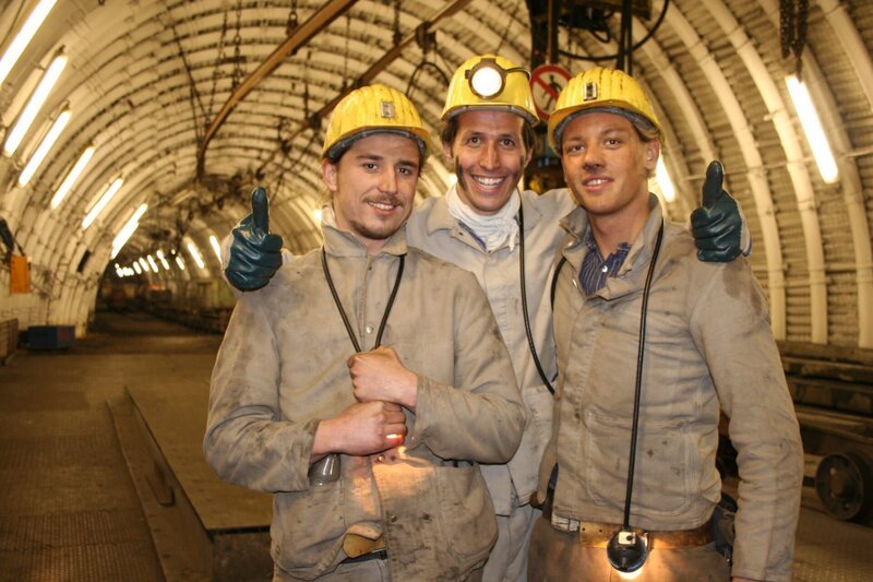 Willi mit den Auszubildenden Jarek und Jens im Bergwerk „Auguste Victoria/​Blumenthal“. – Bild: BR/​megaherz gmbh