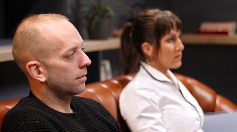 Sabrina (29) und Sebastian (34) sind seit fünfeinhalb Jahren ein Paar. Sie reden oft aneinander vorbei. So enden kleine Meinungsverschiedenheiten in großen Streitereien. – Bild: NDR/​Picture Punks