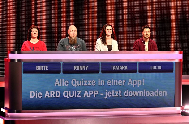 Die Kandidaten (v.l.n.r. am Panel): Birthe Buhk, Ronny Wulff, Tamara Pesch, Lucio Rapisarda, Jaeger: Dr. Thomas Kinne – Bild: ARD/​Uwe Ernst
