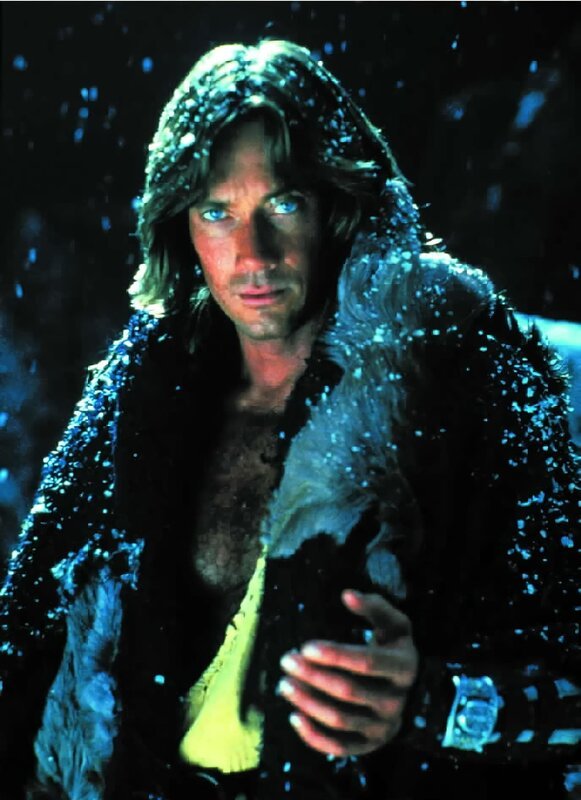 Der Göttersohn Hercules (Kevin Sorbo), dessen Aufgabe darin besteht, die schutzlose Menschheit vor Gefahren zu bewahren, macht sich auf eine abenteuerliche Reise, deren Ziel es ist, das Feuer auf die Erde zurückzubringen. – Bild: Tele 5
