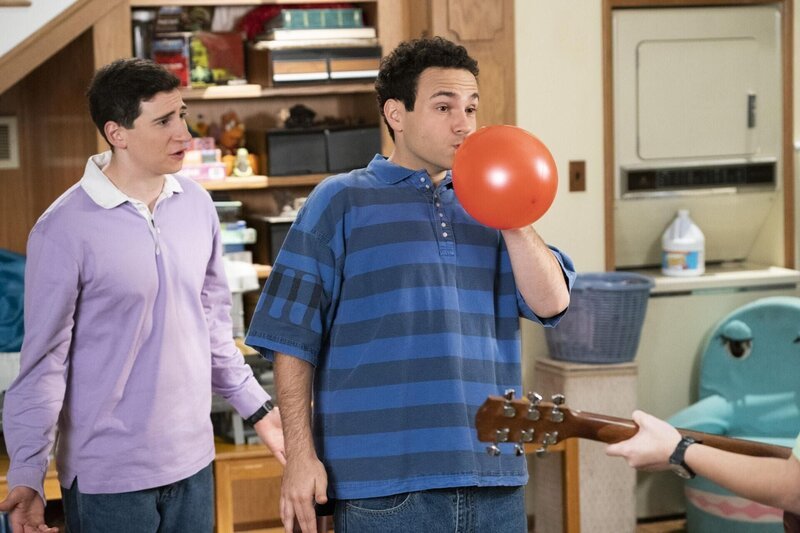 L-R: Geoff Schwartz (Sam Lerner) and Barry Goldberg (Troy Gentile) – Bild: Sony Pictures Television Inc.