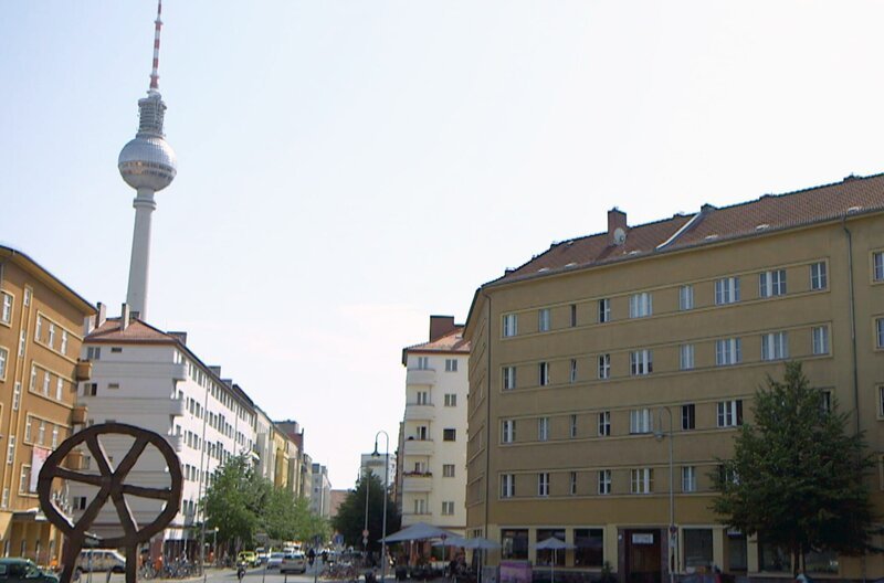 In seinem Roman „Emil und die Detektive“ (1929) beschreibt Erich Kästner ein Berlin, das von Gerechtigkeit und gegenseitigem Respekt geprägt ist. Die Helden sind eine Kinderbande, die auf den Straßen der Hauptstadt einen Dieb verfolgt. – Bild: Elephant Doc