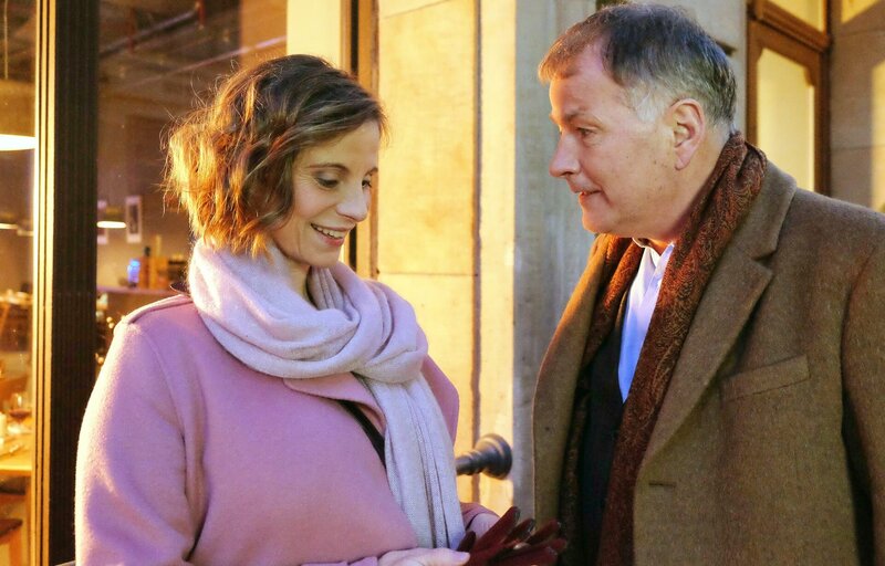Roland Heilmann (Thomas Rühmann) und Katja Brückner (Julia Jäger) haben es endlich geschafft, sich zum Essen zu verabreden, ohne, dass etwas schief gegangen ist. Bisher jedenfalls … – Bild: MDR/​Sebastian Kiss