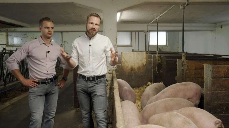 Die Menschen in der Region leben im Einklang mit der Natur, schätzen die Versorgung durch regionale Märkte, und bewahren das traditionelle Handwerk. – Bild: ORF/​PopUp
