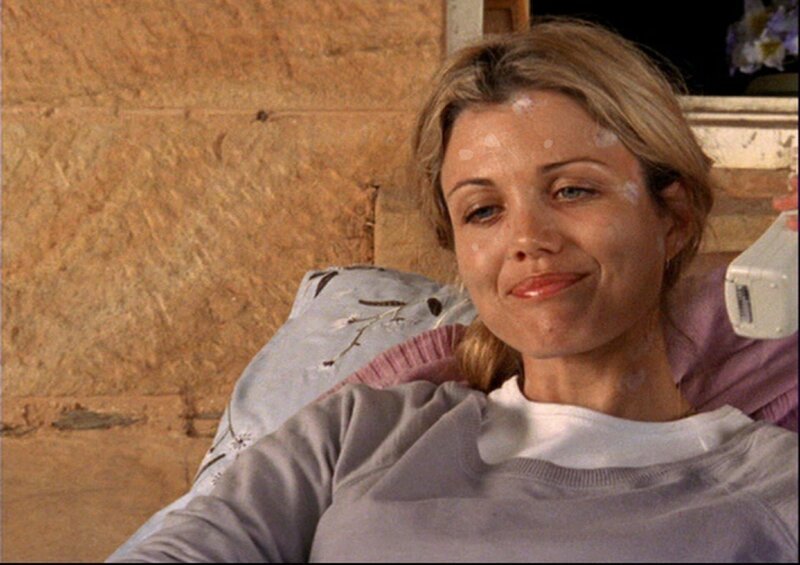 Tess (Bridie Carter) hats erwischt, sie hat die Windpocken. – Bild: RTL Passion