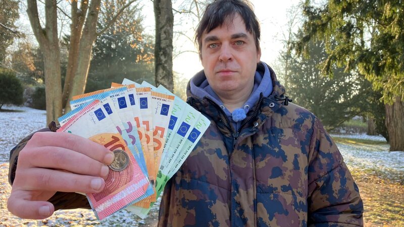 Jörn lebt seit 18 Jahren vom Amt. Doch er hat genug, es muss endlich ein Job her. Findet er eine Arbeit, die seinen Wunschkriterien entspricht? – Bild: RTLZWEI