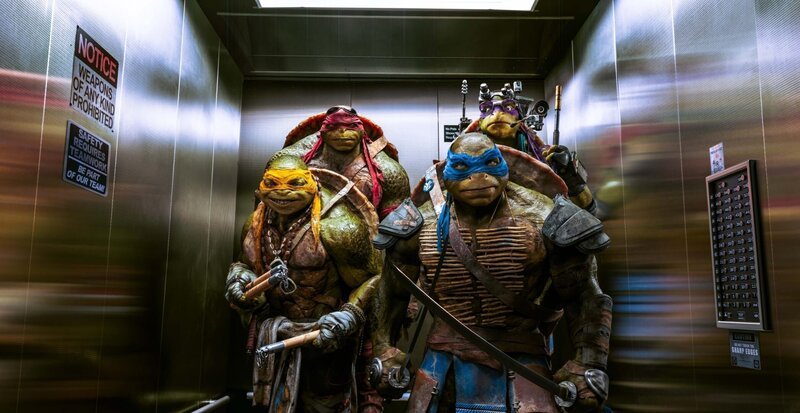 Zusammen mit der Journalistin April stürzen sich Michelangelo (Noel Fisher, vorne l.), Leonardo (Pete Ploszek, vorne r.), Raphael (Alan Ritchson, hinten l.) und Donatello (Jeremy Howard, hinten r.) in den Kampf gegen die gefährlichen Soldaten des „Foot Clans“ … – Bild: port.hu Zusammen mit der Journalistin April stürzen sich Michelangelo (Noel Fisher, vorne l.), Leonardo (Pete Ploszek, vorne r.), Raphael (Alan Ritchson, hinten l.) und Donatello (Jeremy Howard, hinten r.) in den Kampf gegen die gefährlichen Soldaten des „Foot Clans“ … – Bild: port.hu