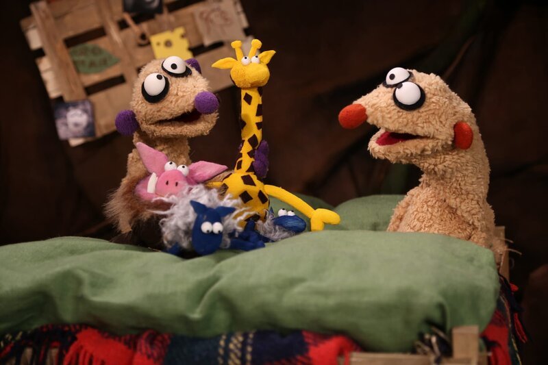 Jan & Henry können nicht schlafen gehen, bevor sie nicht all ihren Kuscheltieren eine „Gute Nacht“ gewünscht haben. Damit das aber nicht zu lange dauert, singen sie kurzerhand ein Schlaflied für alle. – Bild: rbb/​bigSmile Ent./​NDR/​MDR