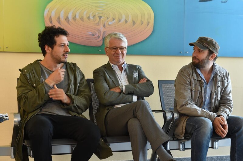 (v.l.n.r.) Fahri (Fahri Yardim); Marcel Reif (Marcel Reif); Christian (Christian Ulmen) – Bild: ProSieben /​ André Kowalski