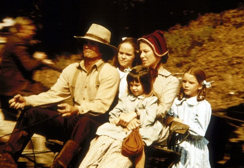 Die Familie Ingalls fährt zum Gottesdienst: (v.l.n.r.) Charles (Michael Landon), Mary (Melissa Sue Anderson), Carrie (Lindsay Sidney Greenbush), Caroline (Karen Grassle) und Laura (Melissa Gilbert). – Bild: Worldvision Lizenzbild frei