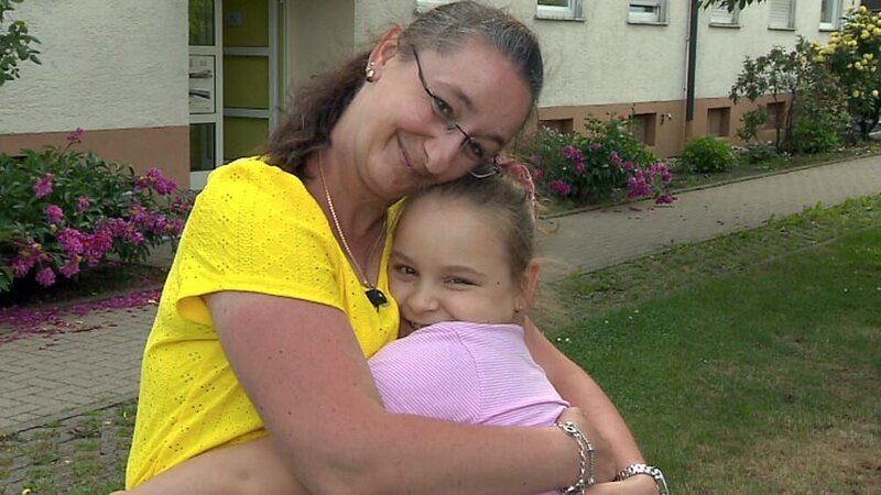 Auch Stefanie (40) aus Schwäbisch-Gmünd ist auf das Arbeitslosengeld angewiesen. – Bild: RTLZWEI – Recht zum Abdruck