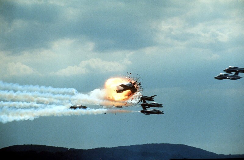 28 Aug 1988, Ramstein, Germany --- Italian Air Force jets colliding mid-air during the Ramstein Air Show. Three aircraft of the Frecce Tricolori team collided, sending one into the crowd at the U.S. Ramstein Air Base, killing 3 pilots and 67 spectators, and injuring hundreds more. It was one of the world’s worst airshow disasters. – Bild: Corbis