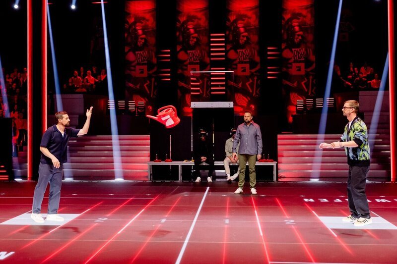 (v.l.n.r.) Klaas Heufer-Umlauf; Steven Gätjen; Joko Winterscheidt – Bild: Joyn /​ Nadine Rupp