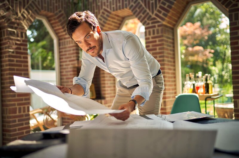 ARD/​WDR VÄTER – ALLEIN ZU HAUS, „ANDREAS“, am Freitag um 20:15 Uhr im ERSTEN. Andreas (Tobias van Dieken) hat sich jahrelang um Stella gekümmert. Als Vollzeitvater nicht mehr gebraucht, sucht er einen Arbeitgeber, den seine Vita nicht abschreckt. – Bild: WDR/​Frank Dicks