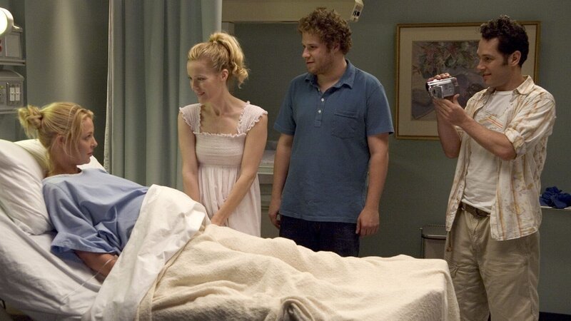 Alison (Katherine Heigl), Schwester Debbie (Leslie Mann), Freund Ben (Seth Rogen) und ihr Schwager Pete (Paul Rudd) warten gespannt auf die Geburts des Babys … – Bild: RTL II Alison (Katherine Heigl), Schwester Debbie (Leslie Mann), Freund Ben (Seth Rogen) und ihr Schwager Pete (Paul Rudd) warten gespannt auf die Geburts des Babys … – Bild: RTL II