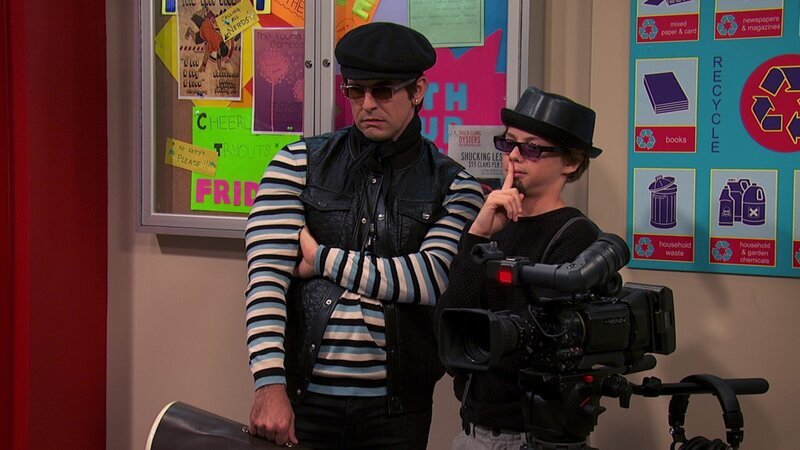 L-R: Captain Man /​ Ray Manchester (Cooper Barnes), Henry Hart (Jace Norman) – Bild: ViacomCBS