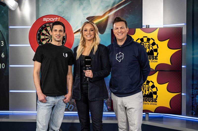 v.li.: Robert Marijanovic, Moderatorin Katharina Kleinfeldt und Basti Schwele – Bild: SPORT1