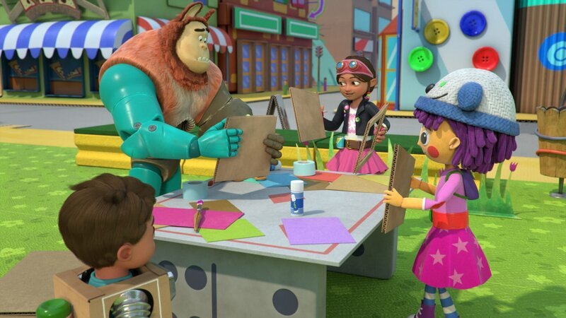 Bevel, Bitz und Fleur tun ihr Bestes, um einen Ersatzhelm zu bauen. – Bild: KiKA/​BBC/​Boat Rocker Rights Inc.