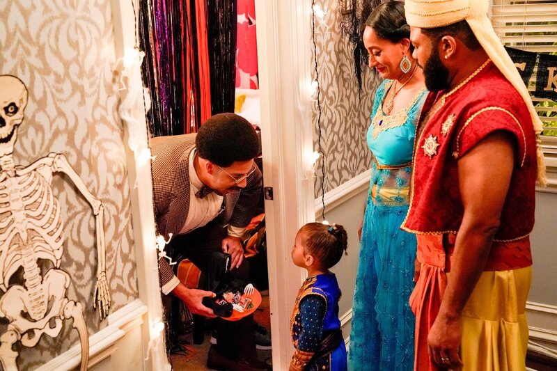 (v.li.): Marcus Scribner (Andre ‚Junior‘ Johnson jr.), Austin/​Berlin Gross (Devonte Johnson), Tracee Ellis Ross (Rainbow ‚Bow‘ Johnson), Anthony Anderson (Andre ‚Dre‘ Johnson). – Bild: ORF/​Disney/​ABC/​Mitch Haaseth