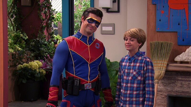 L-R: Captain Man /​ Ray Manchester (Cooper Barnes), Henry Hart (Jace Norman) – Bild: ViacomCBS