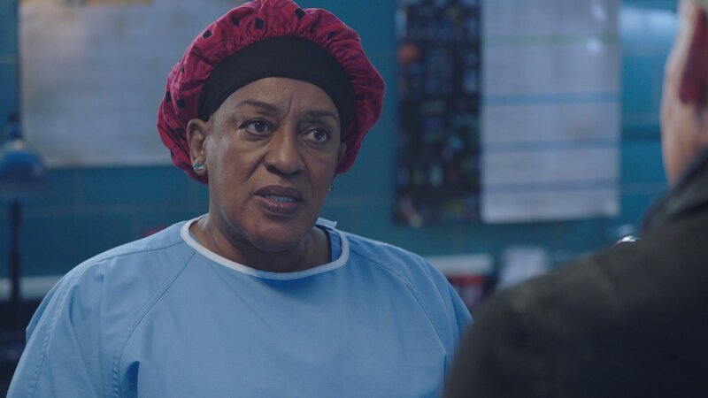 Loretta Wade (CCH Pounder) – Bild: 2021 CBS Broadcasting Inc. All Rights Reserved. Lizenzbild frei