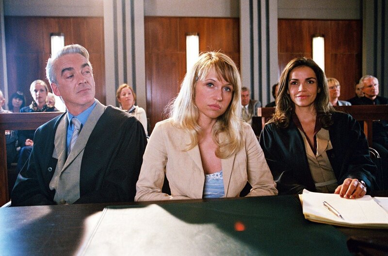 Felix und Sandra vertreten Nora Wietke. Ihr wurde aus fadenscheinigen Gründen gekündigt, weil sich fast alle Männer in sie verlieben – Bild: SAT.1 /​ Hardy Spitz