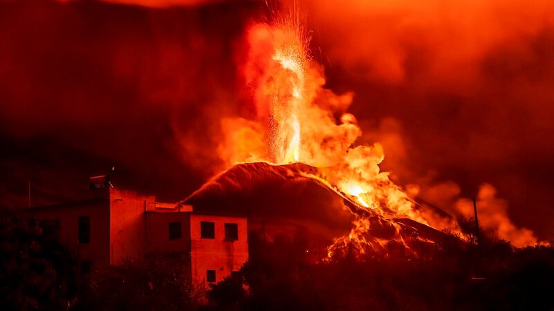 In einer Tiefe von 6000 Kilometern unter der Erde herrschen Temperaturen von bis zu 5000 Grad Celsius, fast so heiß wie auf der Oberfläche der Sonne. – Bild: N24 Doku