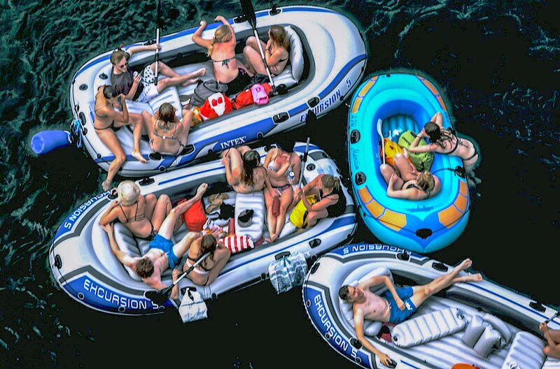 Gottlos Abendland – Bild: Balzli & Fahrer Produktion