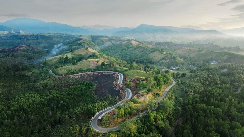 Der Trans Sulawesi Highway – Bild: SRF/​Autentic/​Sven Jaax
