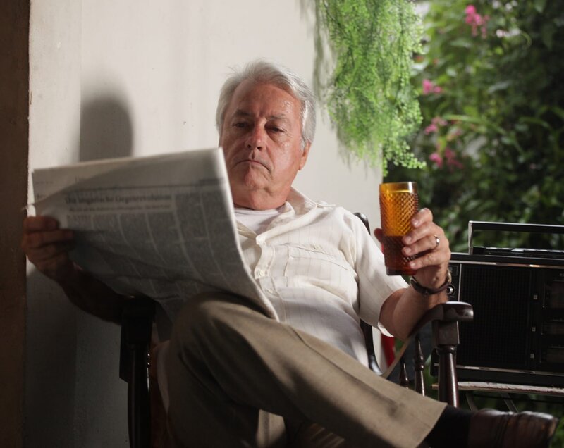 Nach dem Krieg findet Franz Stangl (gespielt von Paulo Tavares) Zuflucht in Sao Paulo, Brasilien. – Bild: Cineflix