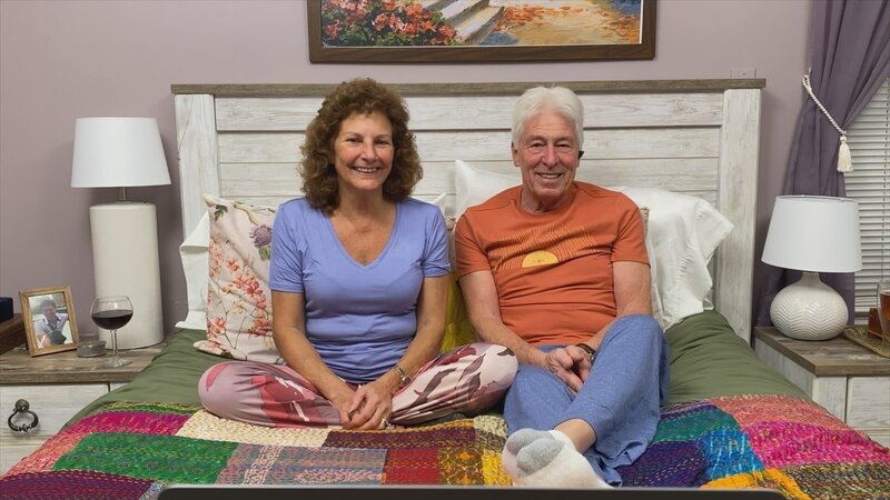 Betty and Ron are all smiles as they watch the new episode of Before the 90 Days. – Bild: Discovery Communications, LLC