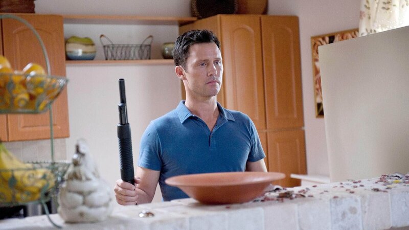 Michael Westen ermittelt an zwei Fronten. – Bild: RTL /​ USA Network