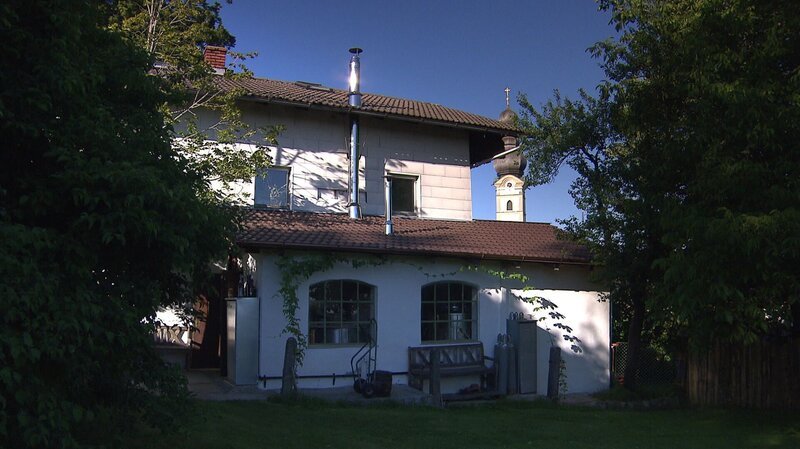 In der Brauerei Baderbräu in Schnaitsee wird erst seit Bier gebraut. – Bild: BR