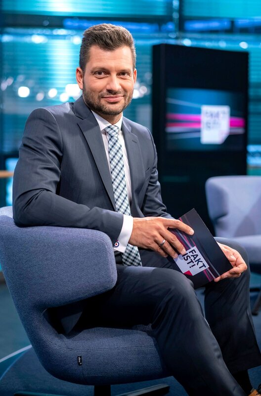 MITTELDEUTSCHER RUNDFUNK FAKT IST …! aus Magdeburg – Moderation Moderator Stefan Bernschein – Bild: MDR/​Andreas Lander