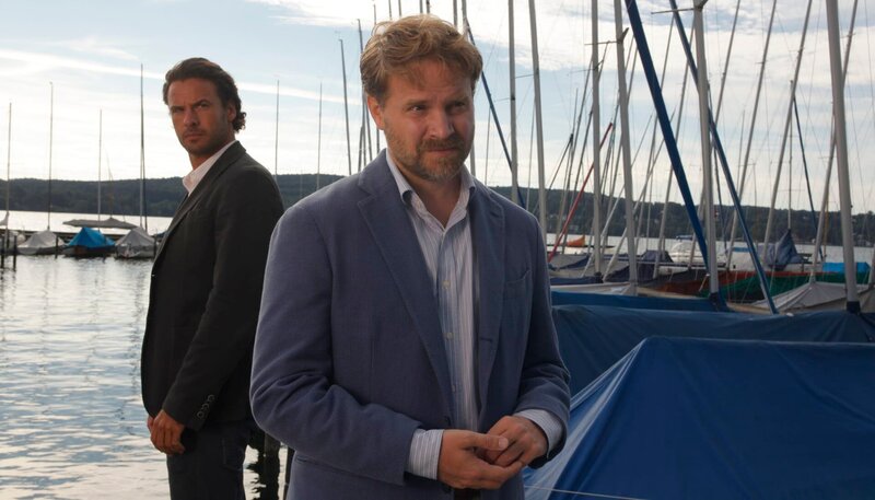 ARD UTTA DANELLA – LISA SCHWIMMT SICH FREI, Deutschland 2015, Regie Peter Stauch, am Freitag (27.03.15) um 20:15 Uhr im Ersten Hugo (Stephan Luca, li.) und Teddy (Janek Rieke) schmieden gemeinsame Pläne. – Bild: ARD Degeto/​Erika Hauri