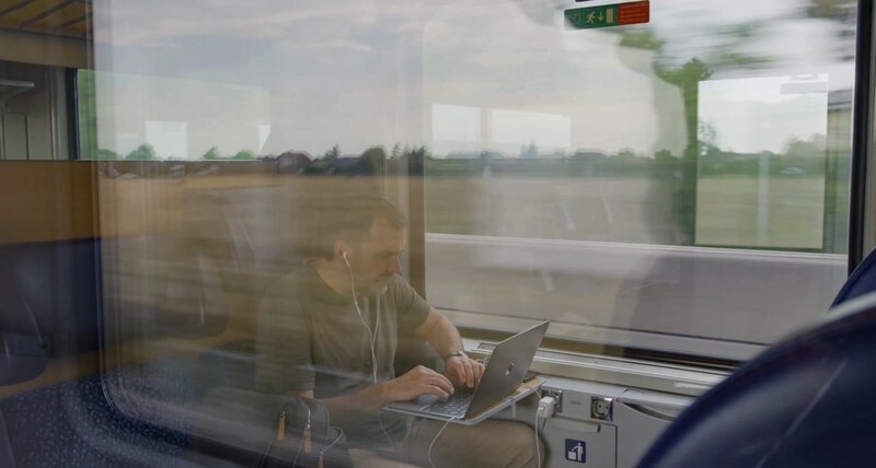 Im Bild: Florian Klenk auf dem Weg in die Krakauebene. – Bild: ORF /​ Langbein & Partner