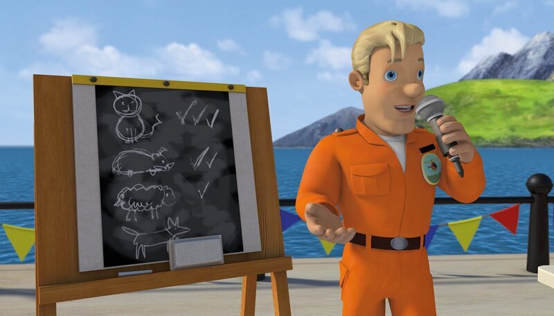 Tom Thomas verkündet den bisherigen Gewinner der Pontypandy-Haustierschau. – Bild: KiKA/​2014 Prism Art & Design Limited