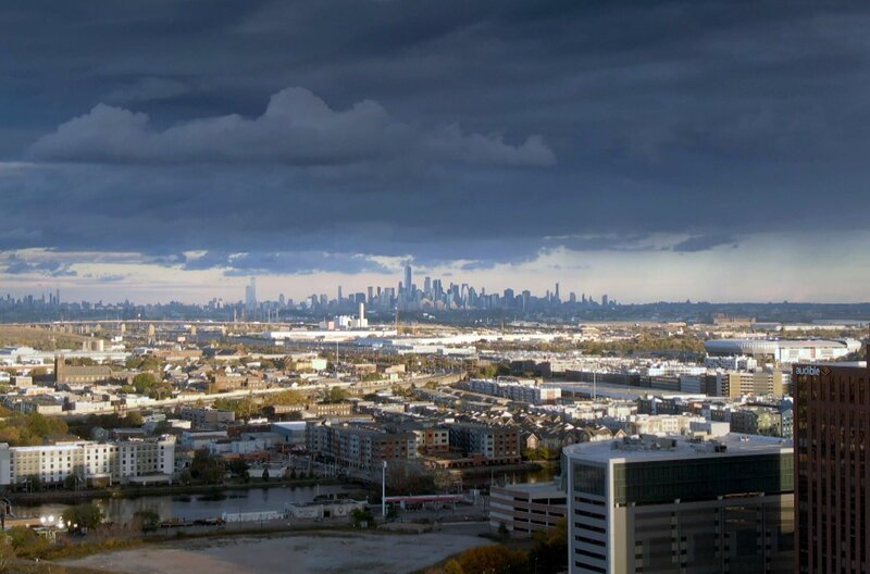 Steve Faigenbaums Dokumentarfilm erzählt die Geschichte von Newark, der Nachbarstadt New Yorks, die ein verkleinertes Modell Amerikas darstellt. – Bild: TS Productions Steve Faigenbaums Dokumentarfilm erzählt die Geschichte von Newark, der Nachbarstadt New Yorks, die ein verkleinertes Modell Amerikas darstellt. – Bild: TS Productions