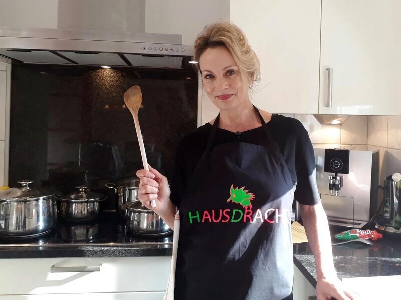 Gastgeberin Marianne – Bild: MG RTL D /​ ITV Studios