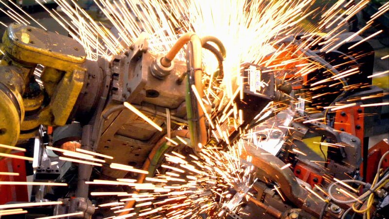 Megafactories lifts the lid on how millions of your everyday products and iconic designs begin life on the assembly line. – Bild: port.hu