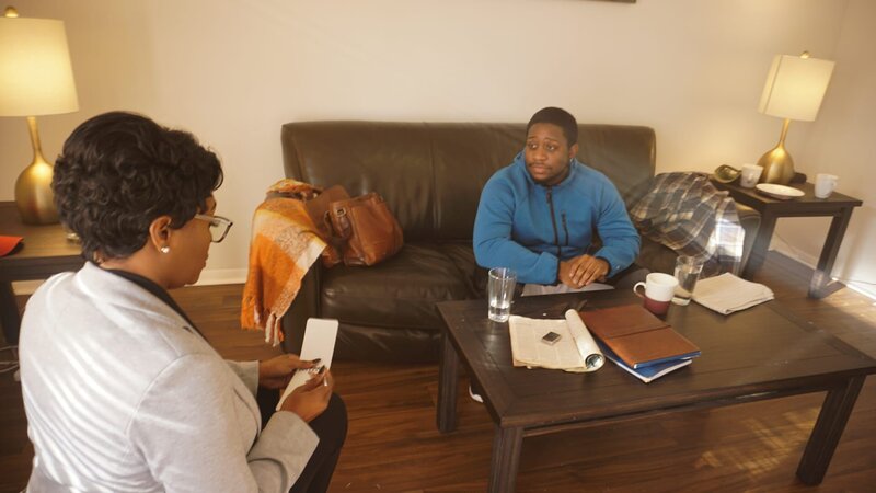 Ep 002. Recreation Photo – Det. Middleton questioning Marcus Shaw. – Bild: Discovery Communications, LLC