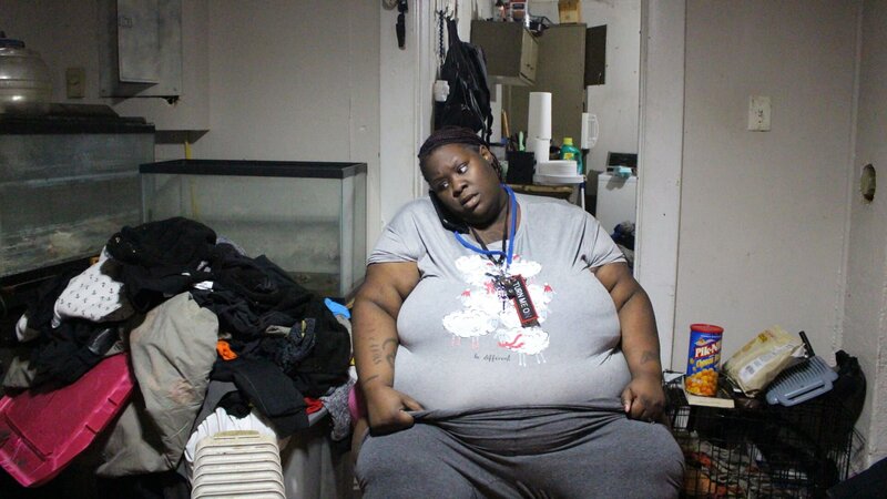 Syreeta on phone in bedroom – Bild: Warner Bros. Discovery, Inc. or its subsidiaries and affiliates.