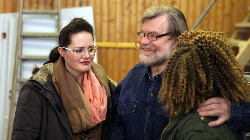 Hans mit seinen Töchtern Katja (li.) und Tami (re) – Bild: RTL II