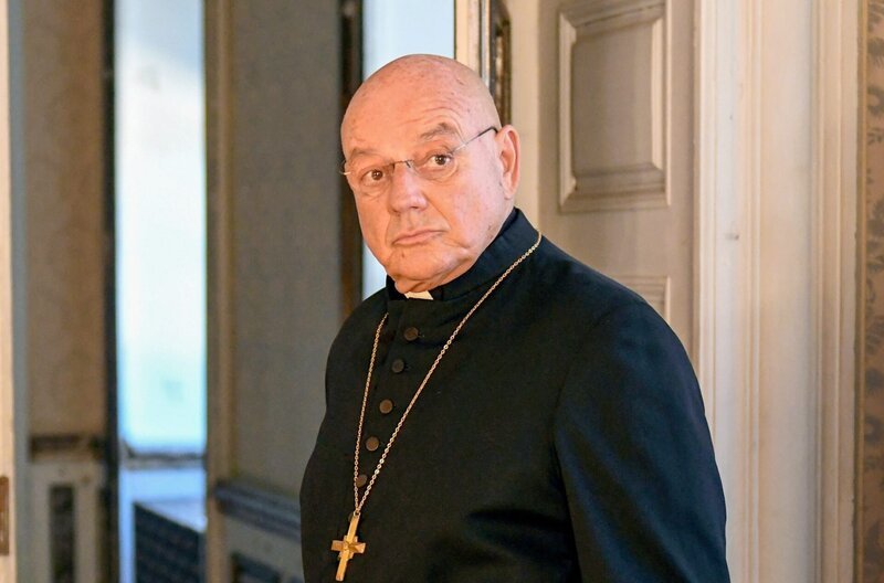 Weihbischof Landkammer (Wolfgang Böck) will Kloster Kaltenthal mitsamt seinen widerspenstigen Nonnen loswerden. – Bild: ORF/​Beta Film/​ARD/​Barbara Bauriedl