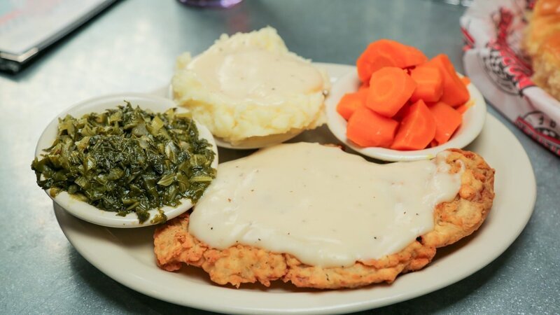 Tex-Mex, einschließlich Nachos, ist eine kulinarische Verbindung der texanischen und nordmexikanischen Küche. – Bild: ORF/​Warner/​The Travel Channel