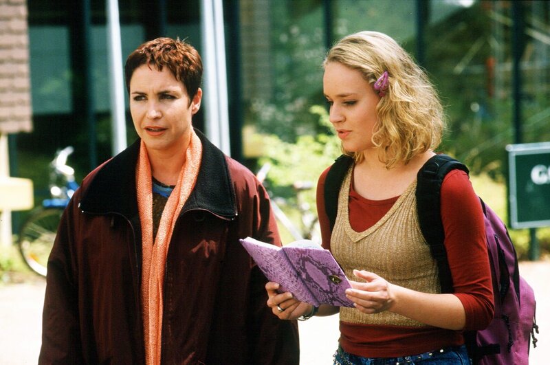 „Der Bulle von Tölz – Liebespaarmörder“, Der Mord an einem jungen Pärchen zeigt Parallelen zu einem früheren Fall. Für die Öffentlichkeit steht schnell fest: Der Liebespaarmörder hat wieder zugeschlagen. Um der Lösung des aktuellen Falls näher zu kommen, rollt Benno die mehr als zehn Jahre zurückliegenden Geschehnisse nochmals auf. Heute wie damals macht sich Lois Flicker sehr verdächtig. Doch Benno glaubt nicht an die Schuld des damals inhaftierten und gerade in die Freiheit entlassenen Sonderlings. – Bild: ORF 2