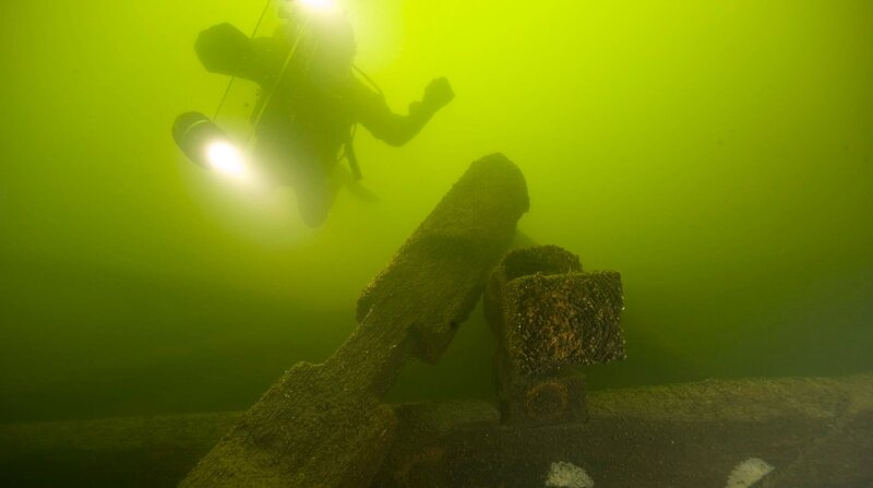 Die Meeresarchäologin Minna Koivikko bei einem Tauchgang. – Bild: NDR/​Florianfilm GmbH/​Minna Koivikko/​Minna Koivikko