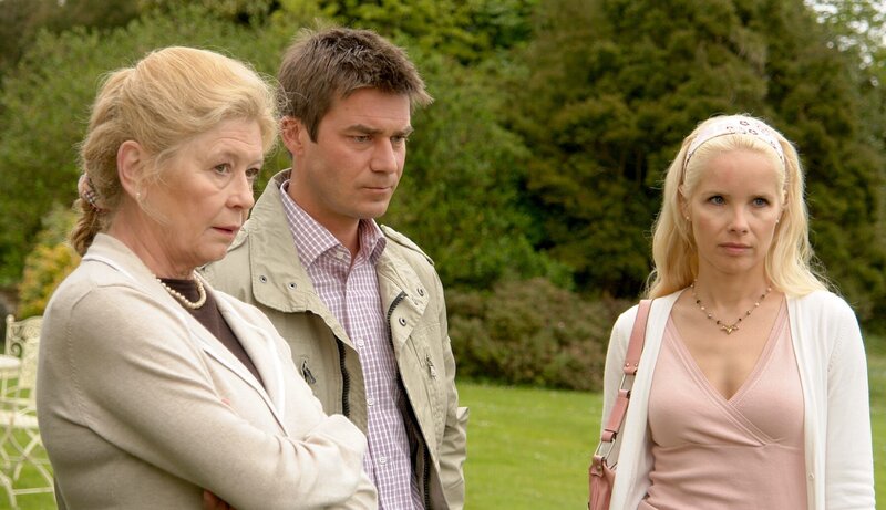 Mary macht Luke und Rachel für den Tod ihrer Tochter verantwortlich (Lisa Kreuzer, Thomas Scharff, Sylvia Leifheit) – Bild: ZDF und Jon Ailes