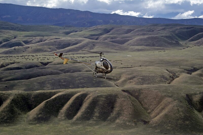 25 Millionen Menschen leben in der direkten Umgebung des San-Andreas-Grabens. Obwohl das Risiko eines großen Erdbebens hier sehr hoch ist, überwiegen offenbar die ökonomischen Gründe, sich direkt in einem aktiven Erdbebengebiet niederzulassen. – Bild: ZDF/​Dirk Nel