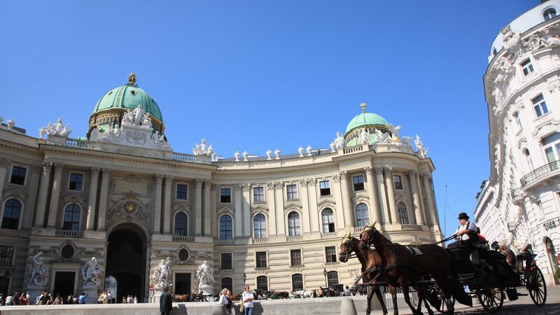 Die Hofburg in Wien gehört zu den größten Schlossanlagen der Welt. 700 Jahre lang war sie Machtzentrum der Habsburger-Dynastie. Unter dem ehemaligen Kaiserpalast verbergen sich geheimnisvolle Gänge und Keller. – Bild: ZDF und Hiroshi Higuchi